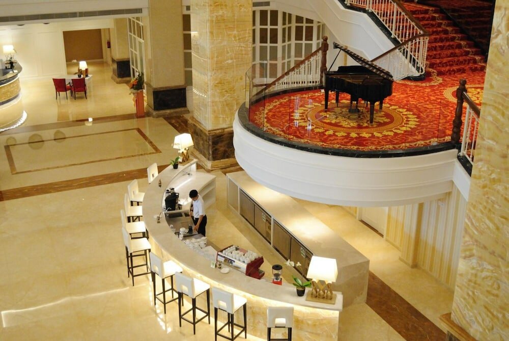 Фото Adimulia Hotel Medan