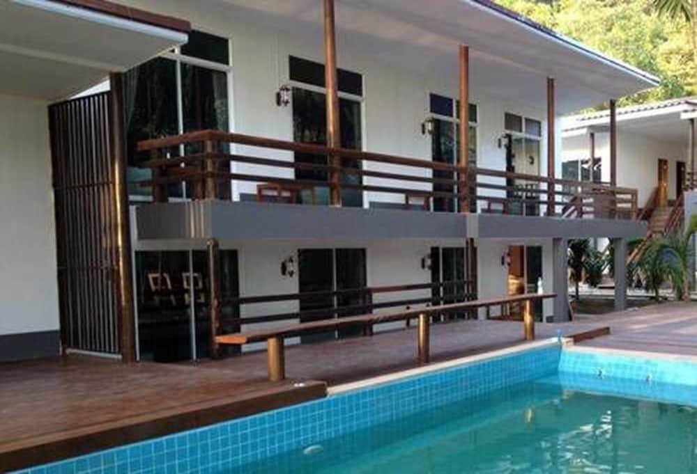 Фото Apple Beachfront Resort