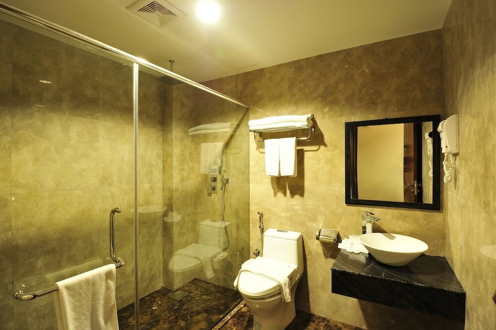 Фото Hallmark Crown Hotel