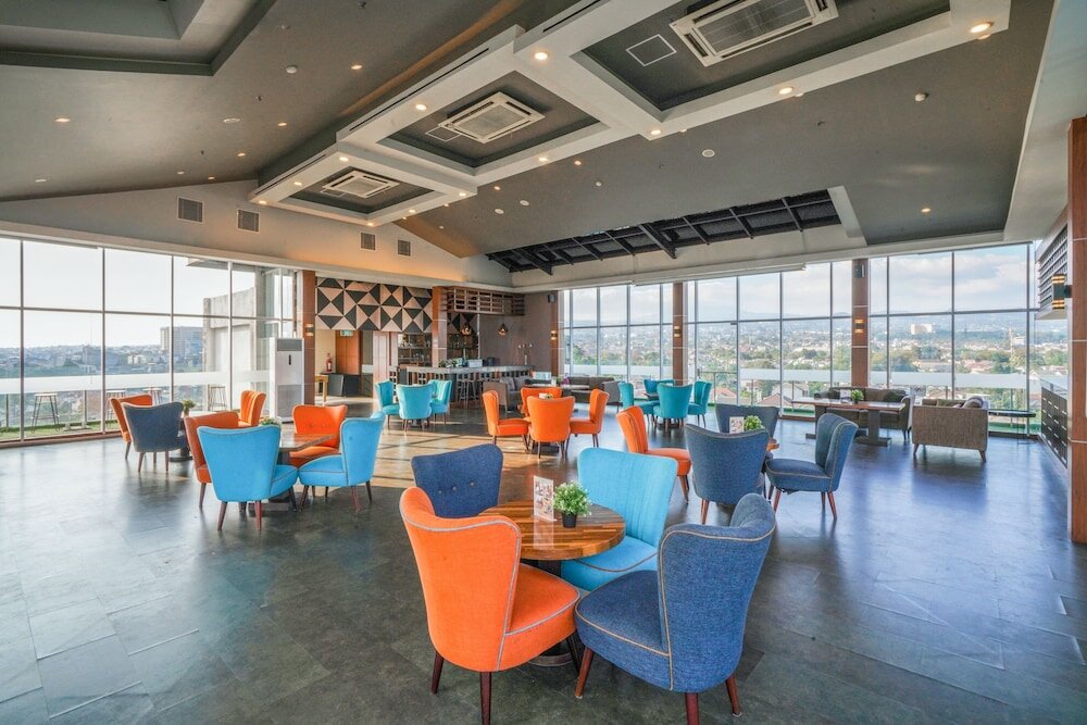 Фото Aston Pasteur Hotel