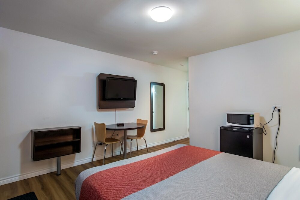 Фото Motel 6 Sudbury, On