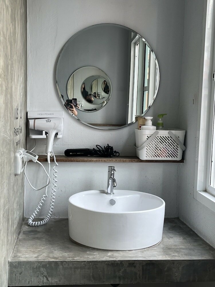 Фото Barn and Bed Hostel