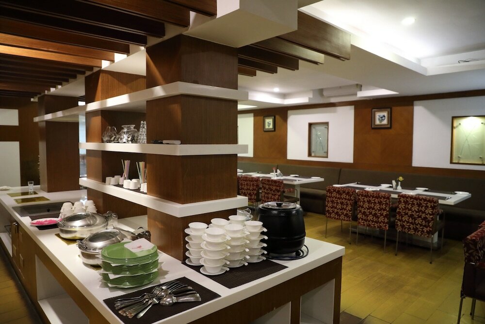 Фото Maple Tree Hotels