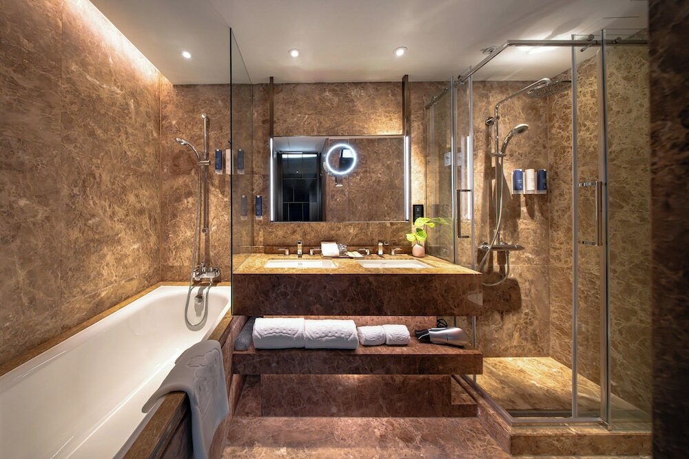 Фото The Emperor Hotel