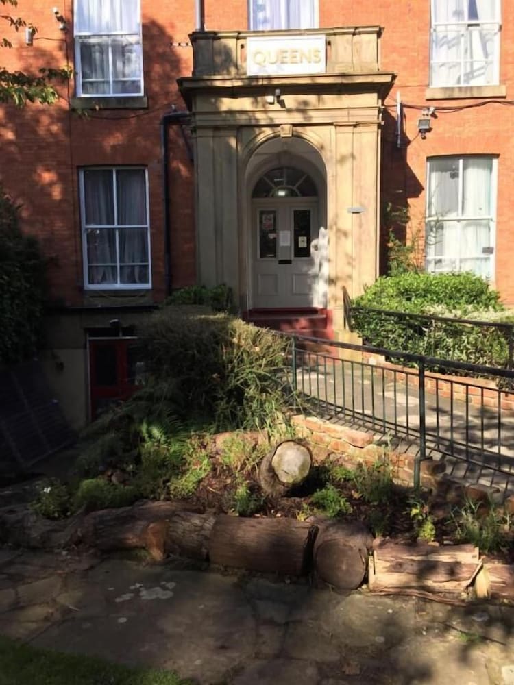Фото Queens Guesthouse Manchester