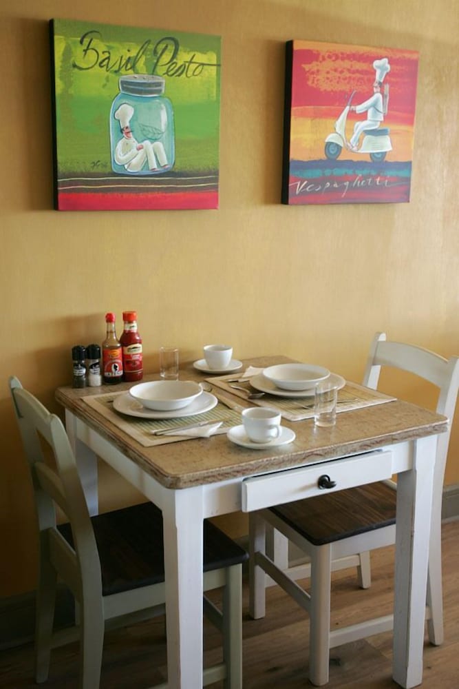 Фото Dolphin Inn Guesthouse