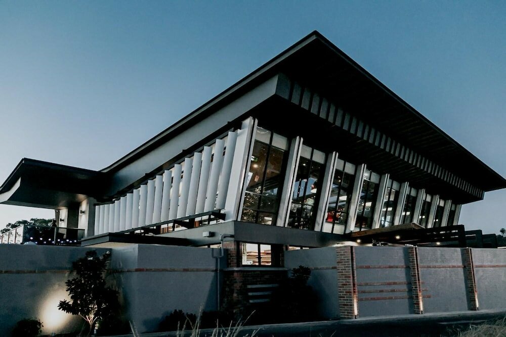 Фото Highlander Hotel Bar Kitchen Rooftop