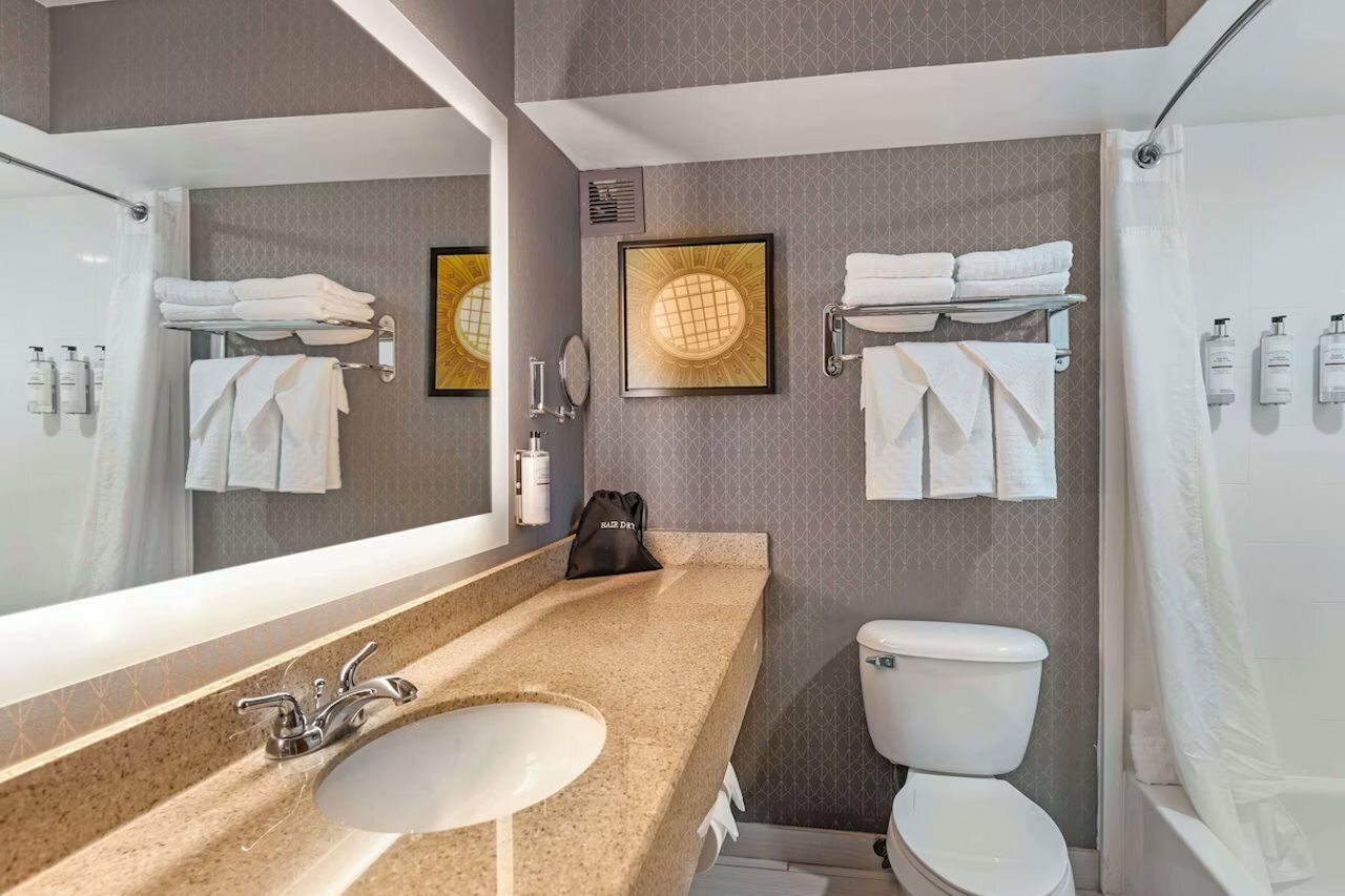 Фото Best Western Premier Richmond City Gateway