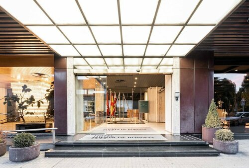 Внешний вид отеля Puerta de Burgos в Бургосе, фото 3