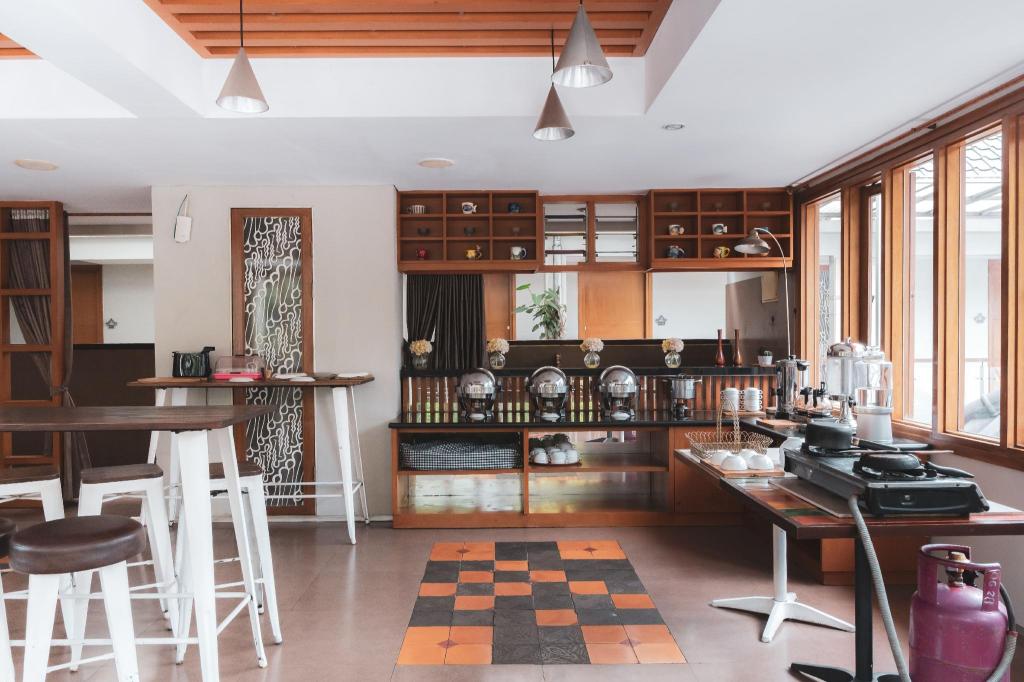 Фото Tibera Hotel Cibeunying