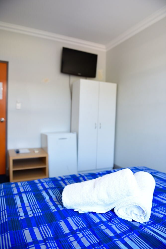 Фото The Emperors Crown Hostel