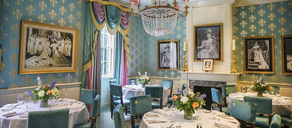 Фото Queen's Astoria Design Hotel