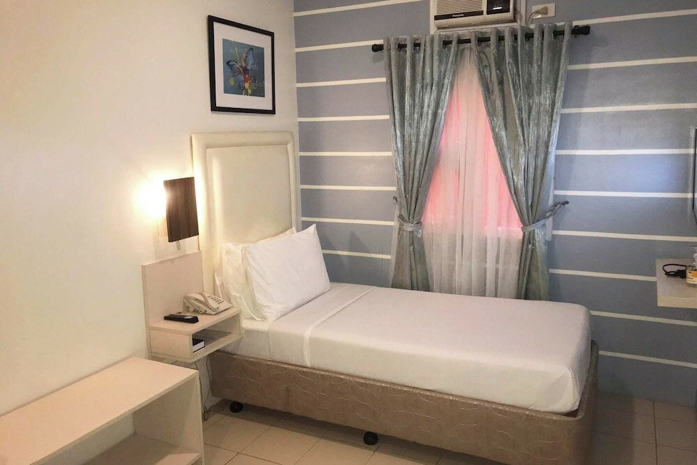 Фото Zen Rooms M. P. Yap Street