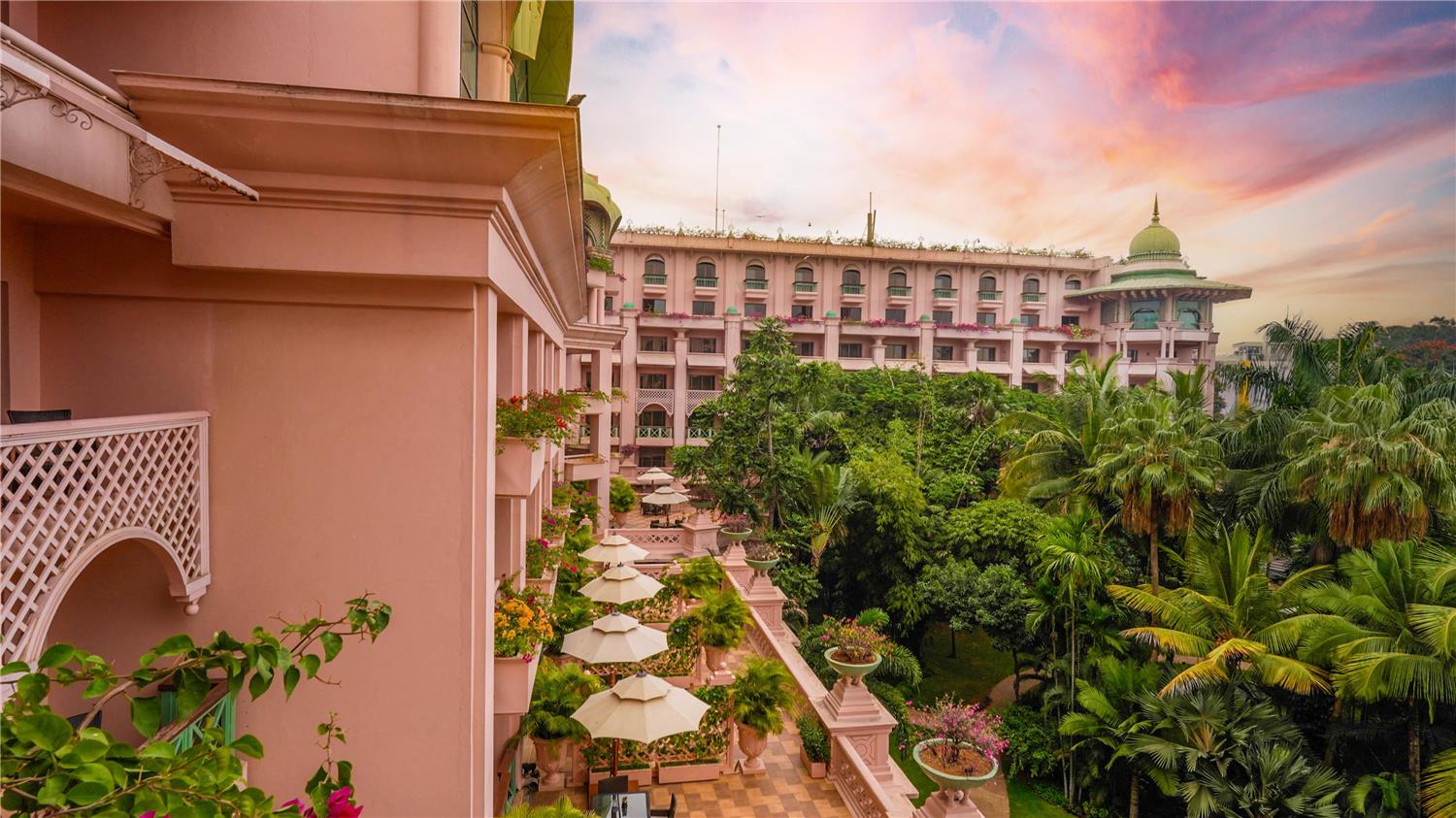 Фото The Leela Palace Bengaluru