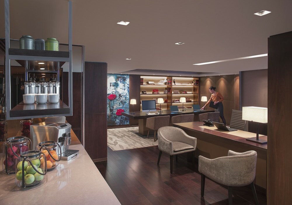 Фото New World Makati Hotel