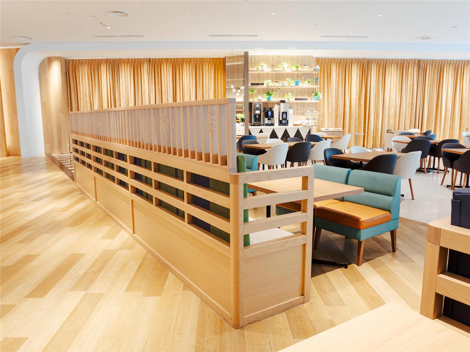 Фото Comfort Suites Tokyo Bay