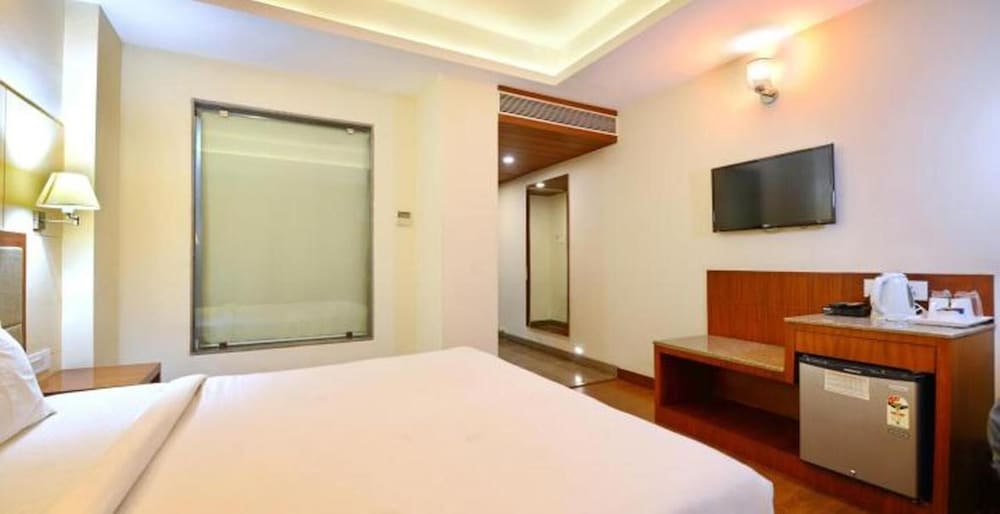 Фото L N Marriott Hotel