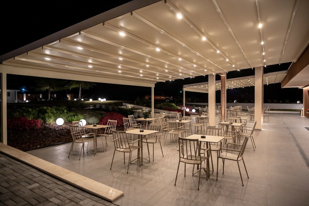 Фото Mythic Summer Hotel