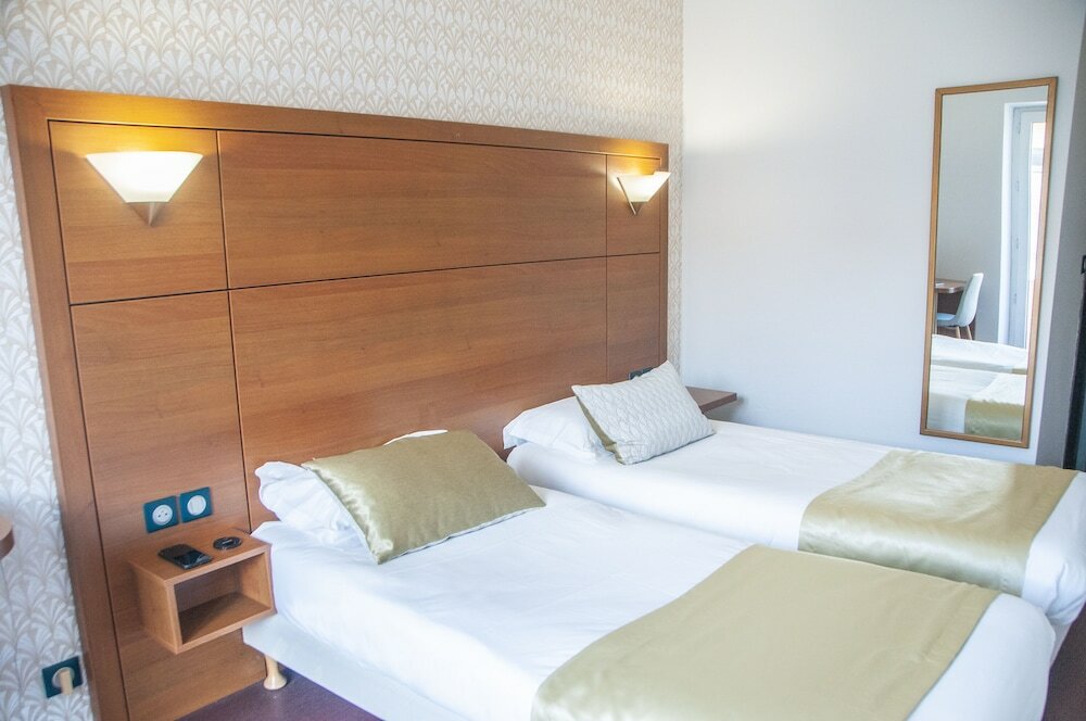 Фото Hôtel Bristol Le Puy-en-Velay