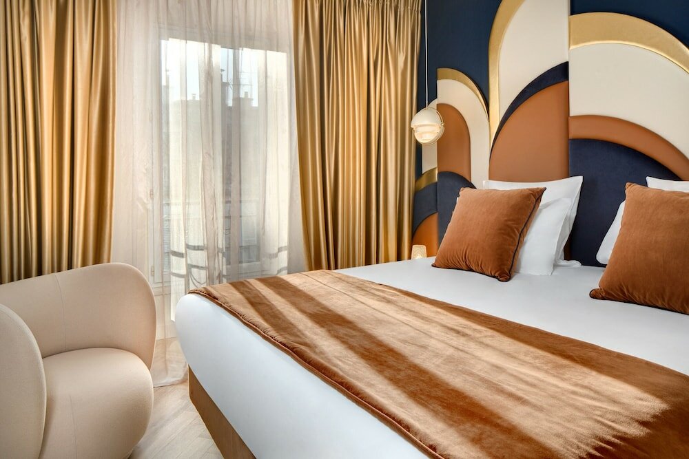 Фото Artemisia Montmartre