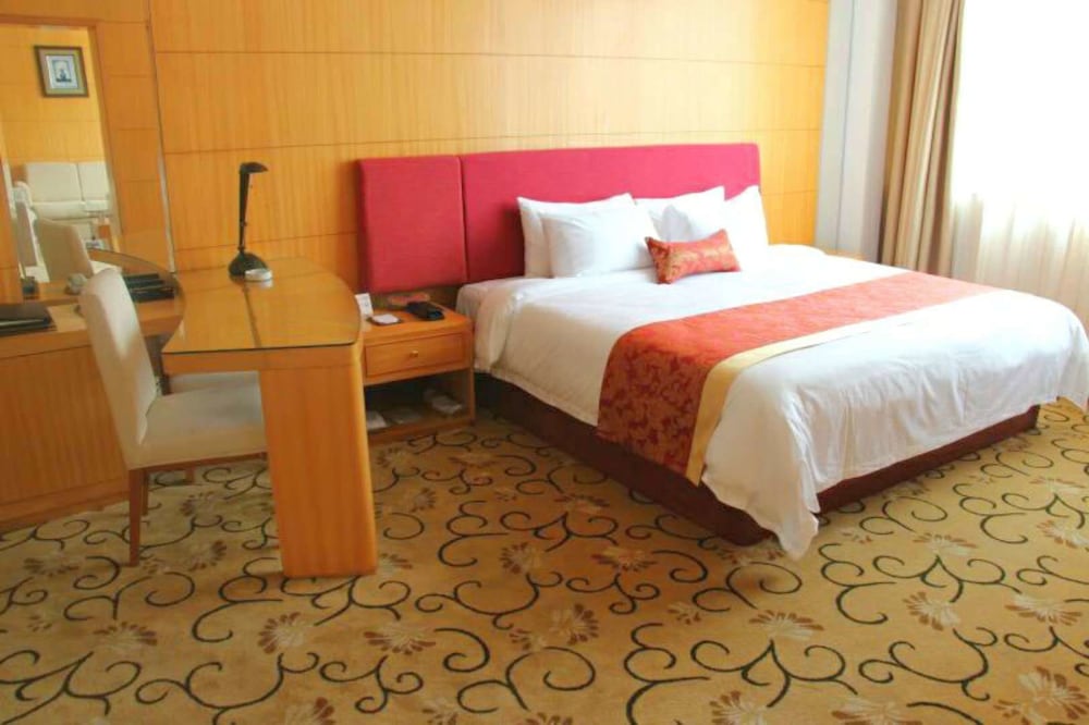 Фото Golden Lustre Hotel