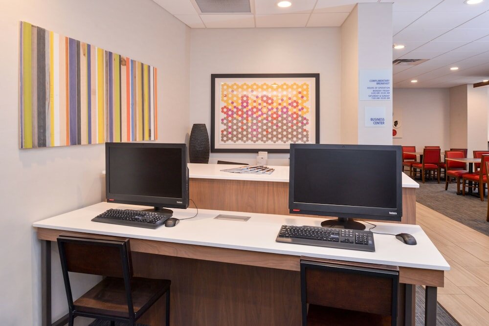 Фото Holiday Inn Express Hotel & Suites Indianapolis Dtn-Conv Ctr, an Ihg Hotel