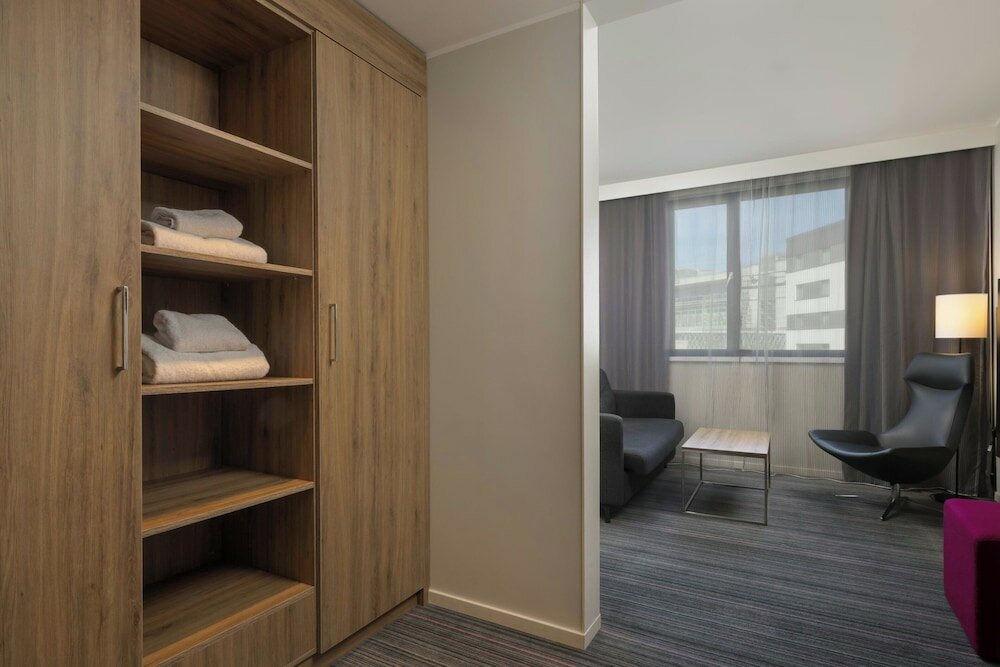 Фото Moxy Southampton