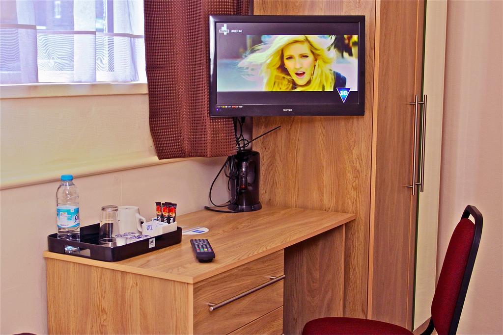 Фото Oyo Central Hotel Golders Green