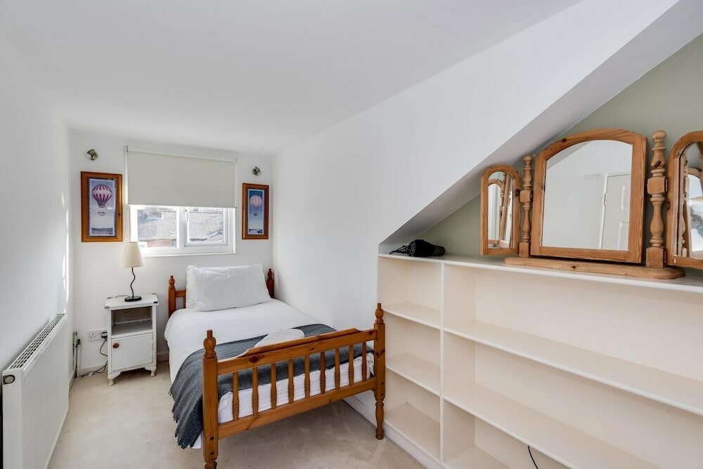 Фото The Old Bookbinders Retreat