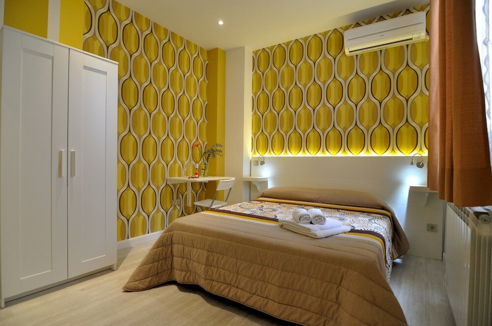 Фото Far Home Plaza Mayor Hostel