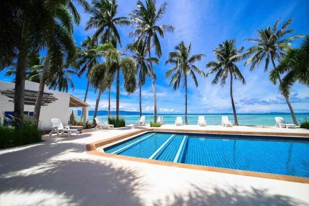 Фото Lime & Soda Beachfront Resort