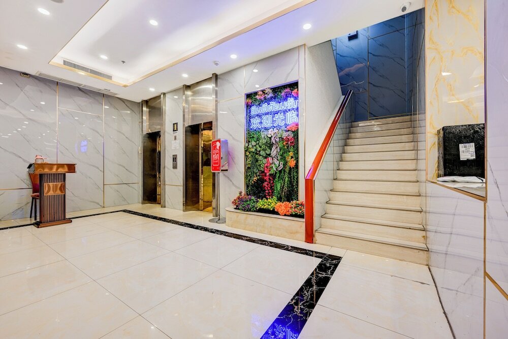 Фото The Travellers Hotel