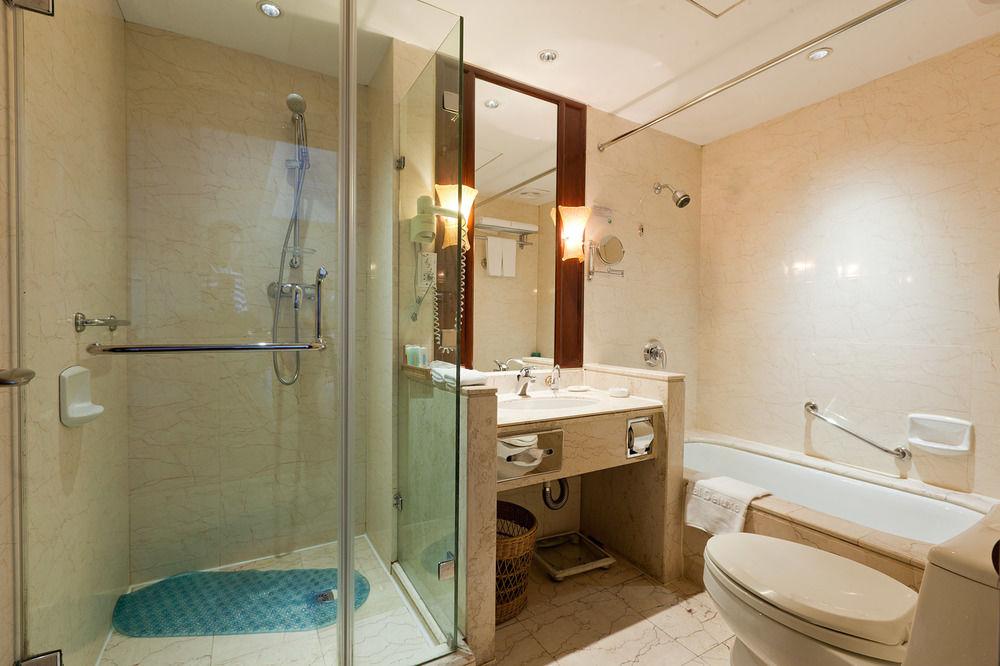 Фото Oriental Deluxe Hotel