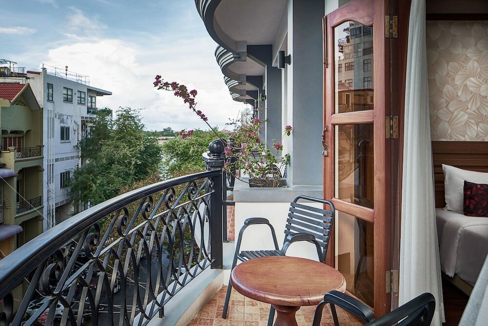 Фото Ohana Phnom Penh Palace Hotel