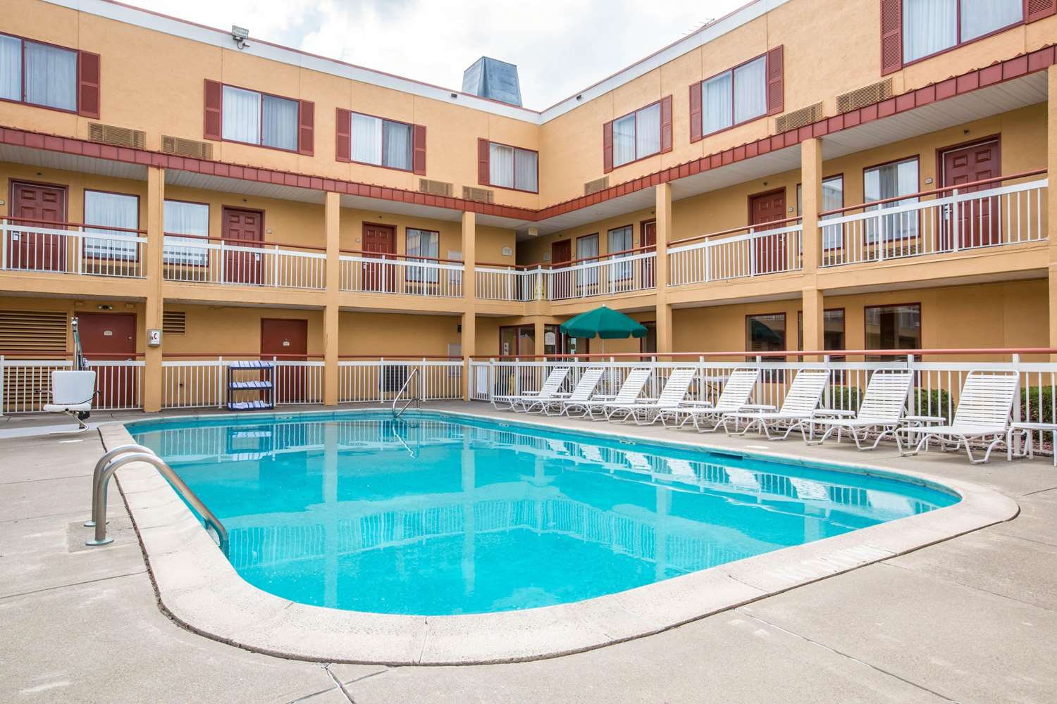 Фото Quality Inn Colchester - Burlington