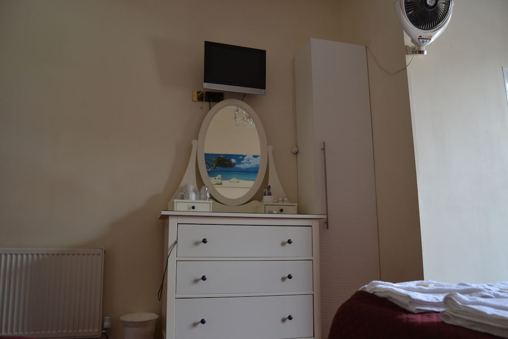 Фото Hyde Park Court Hotel