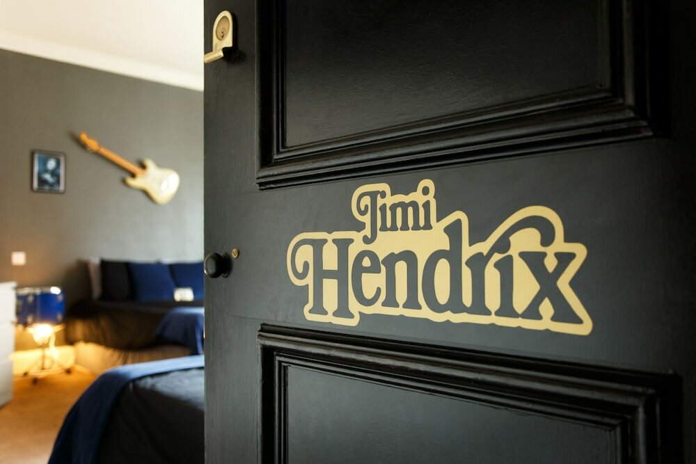 Фото The Saddle Inn