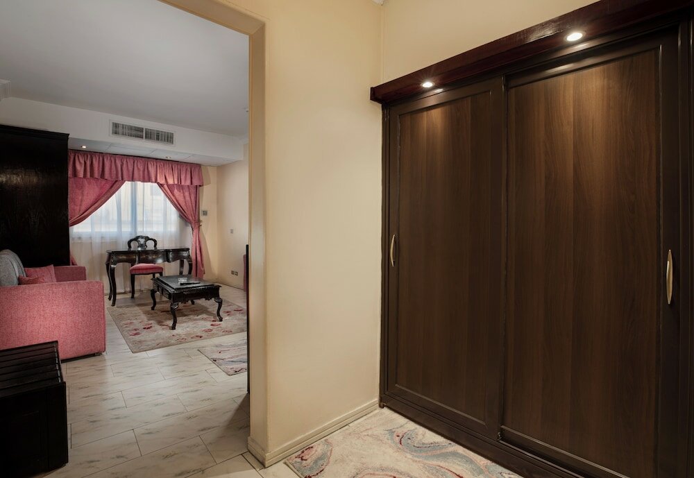 Фото Holidays Express Hotel