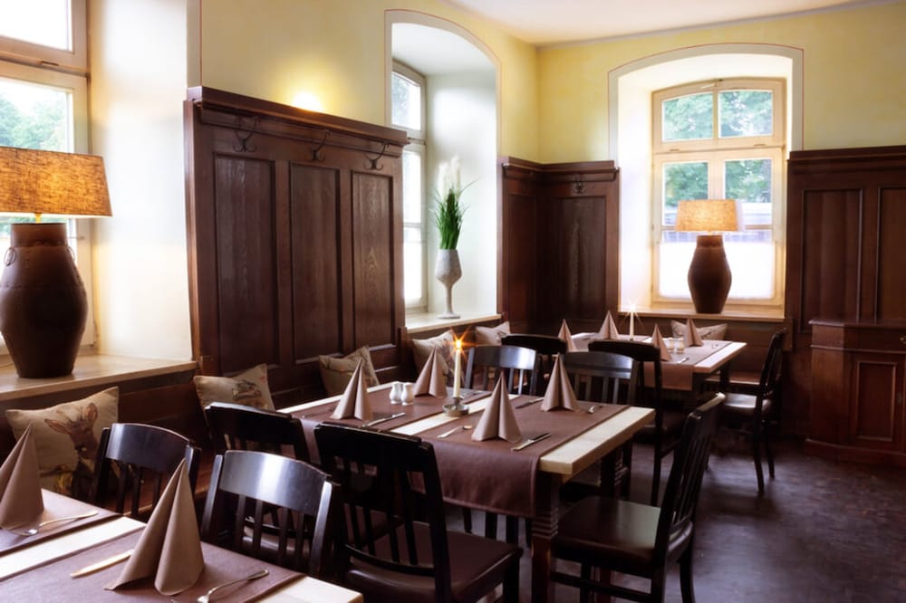 Фото Hotel & Tafernwirtschaft zum Fischer