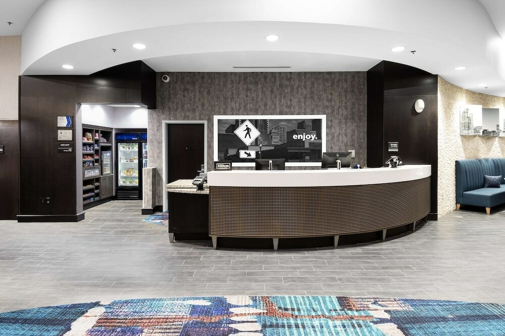 Фото Hampton Inn & Suites Raleigh Downtown