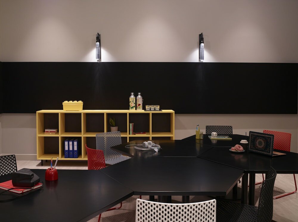 Фото Moxy Athens City