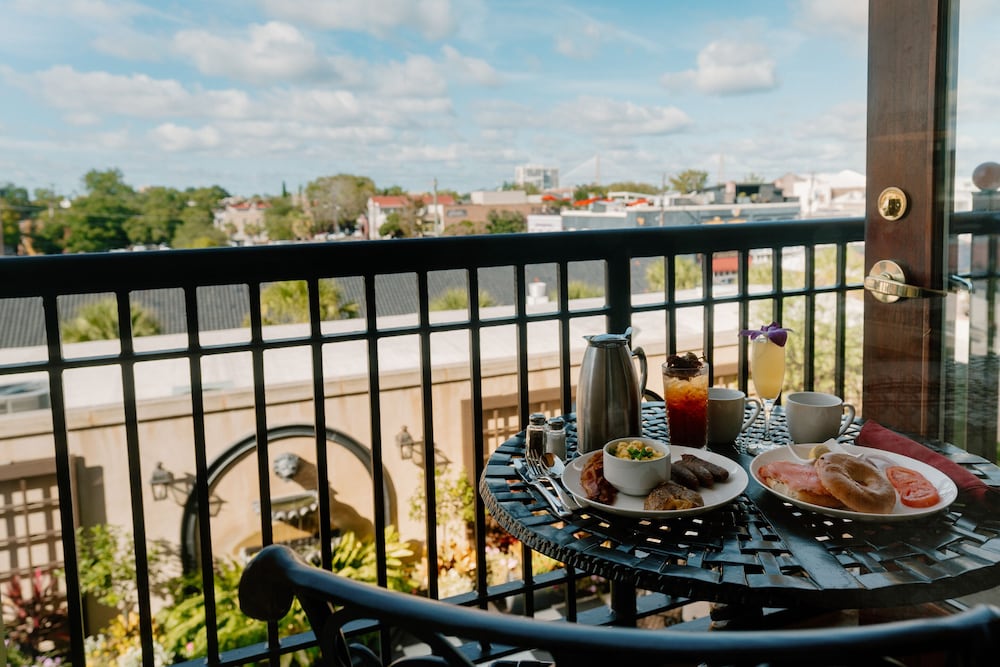 Фото French Quarter Inn