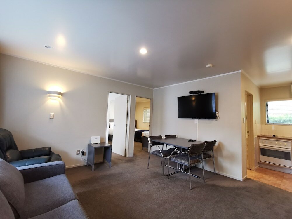 Фото Cornwall Park Motor Inn