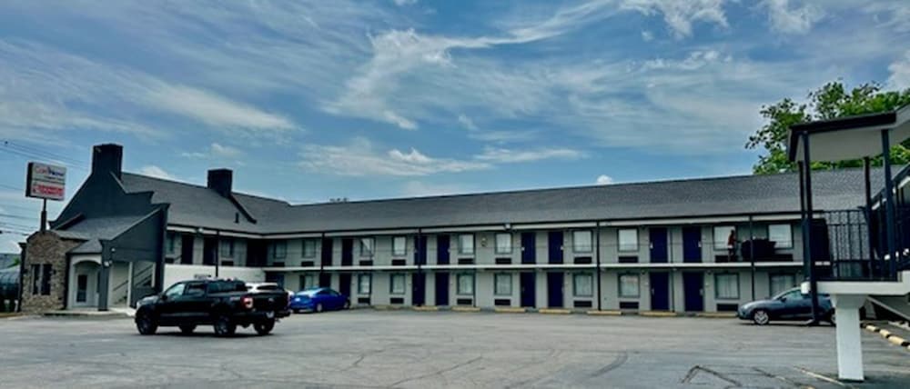 Фото Quarters Inn & Suites