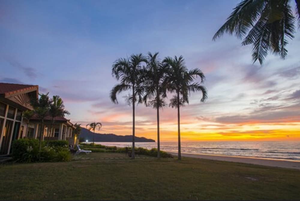 Фото Borneo Beach Villa & Suite