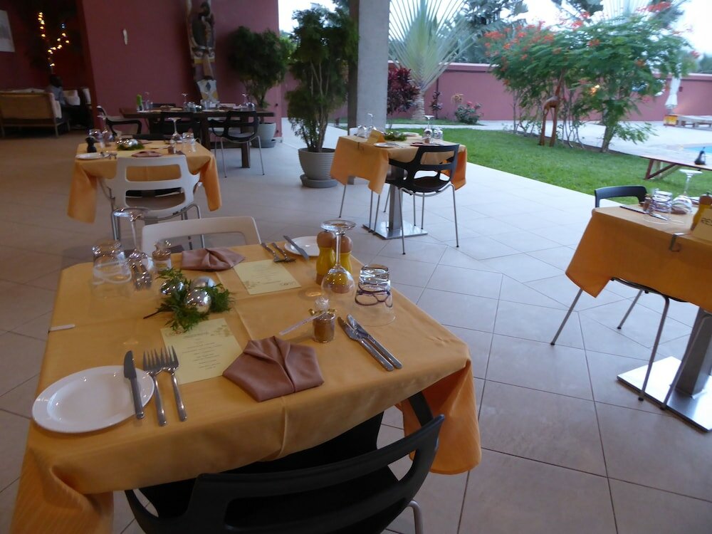 Фото Leo's Beach Hotel & Restaurant - Adults Only