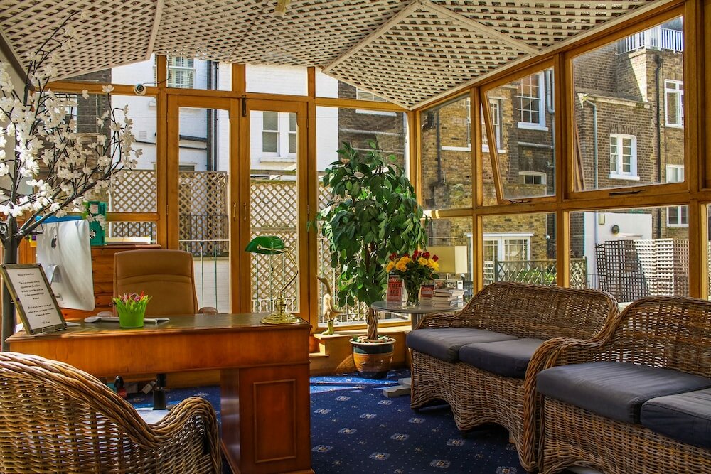 Фото Blades Hotel