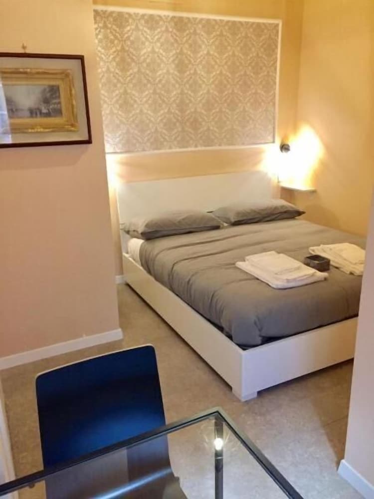 Фото Amedeo Square