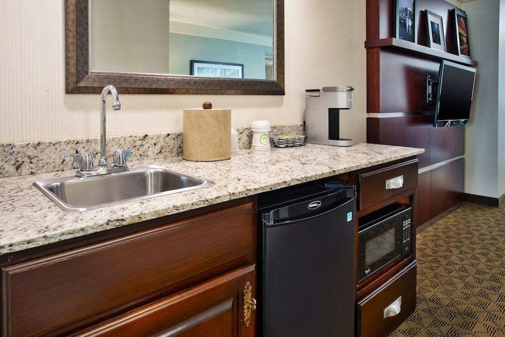 Фото Holiday Inn University Plaza-Bowling Green, an Ihg Hotel