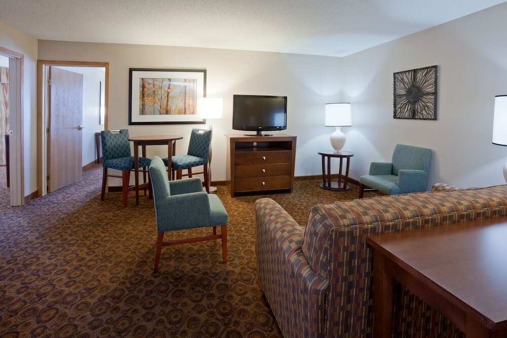 Фото Holiday Inn Express Hotel & Suites St. Cloud, an Ihg Hotel